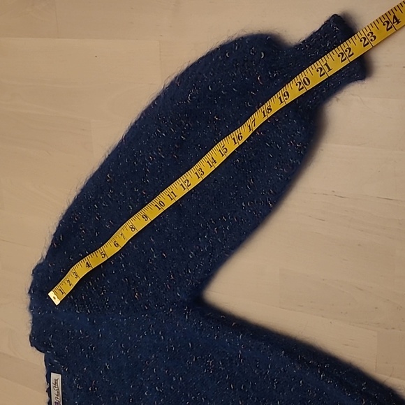 VTG 1970s Haur Hiwa Fuzzy Metallic Detail and Pleated Shoulders Sweater - Picture 9 of 14